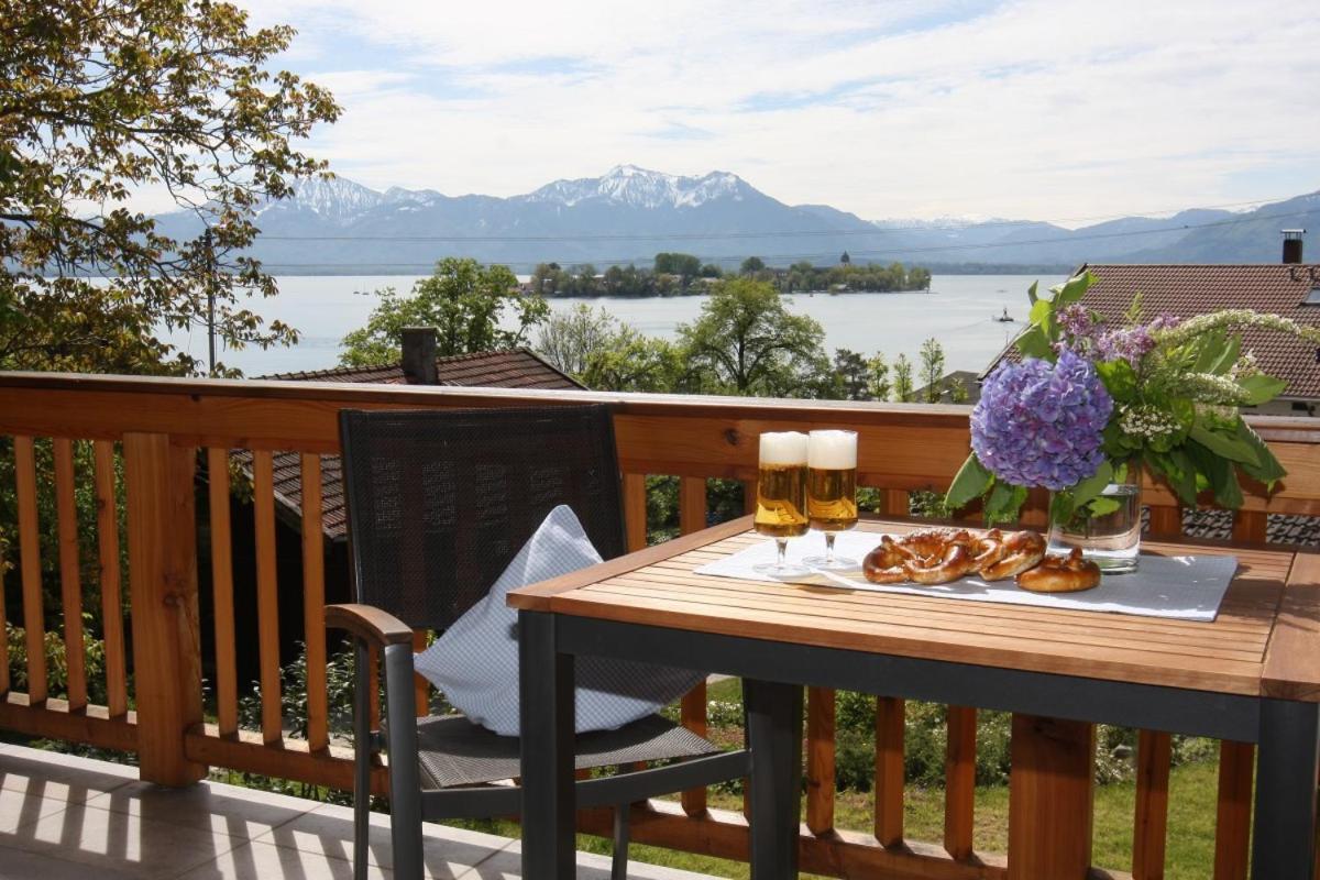 Haus Chiemsee-Blick Daire Gstadt am Chiemsee Dış mekan fotoğraf